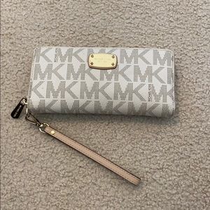 Michael kors wallet